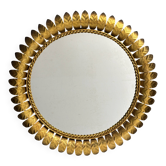 Miroir soleil en métal doré espagnol de style Hollywood Regency bohème du milieu du siècle, années 1960.