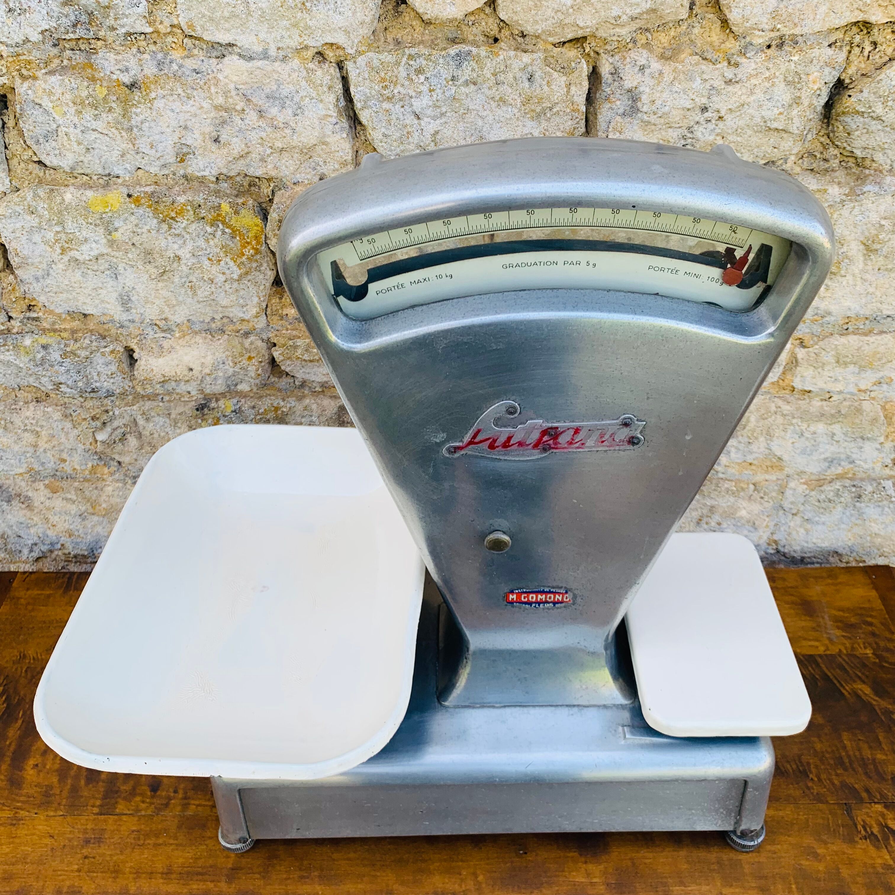 Old Lutrana grocery scale
