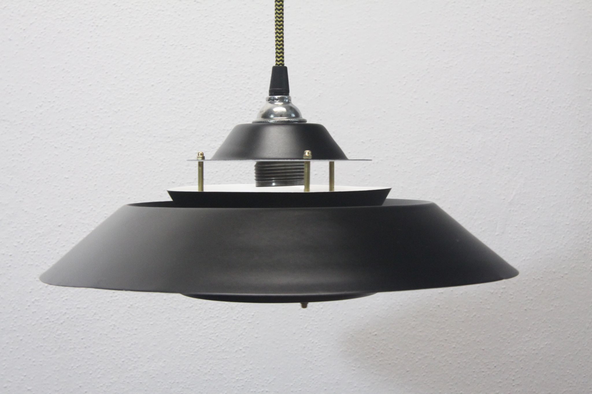 Suspension en métal noir, années 70