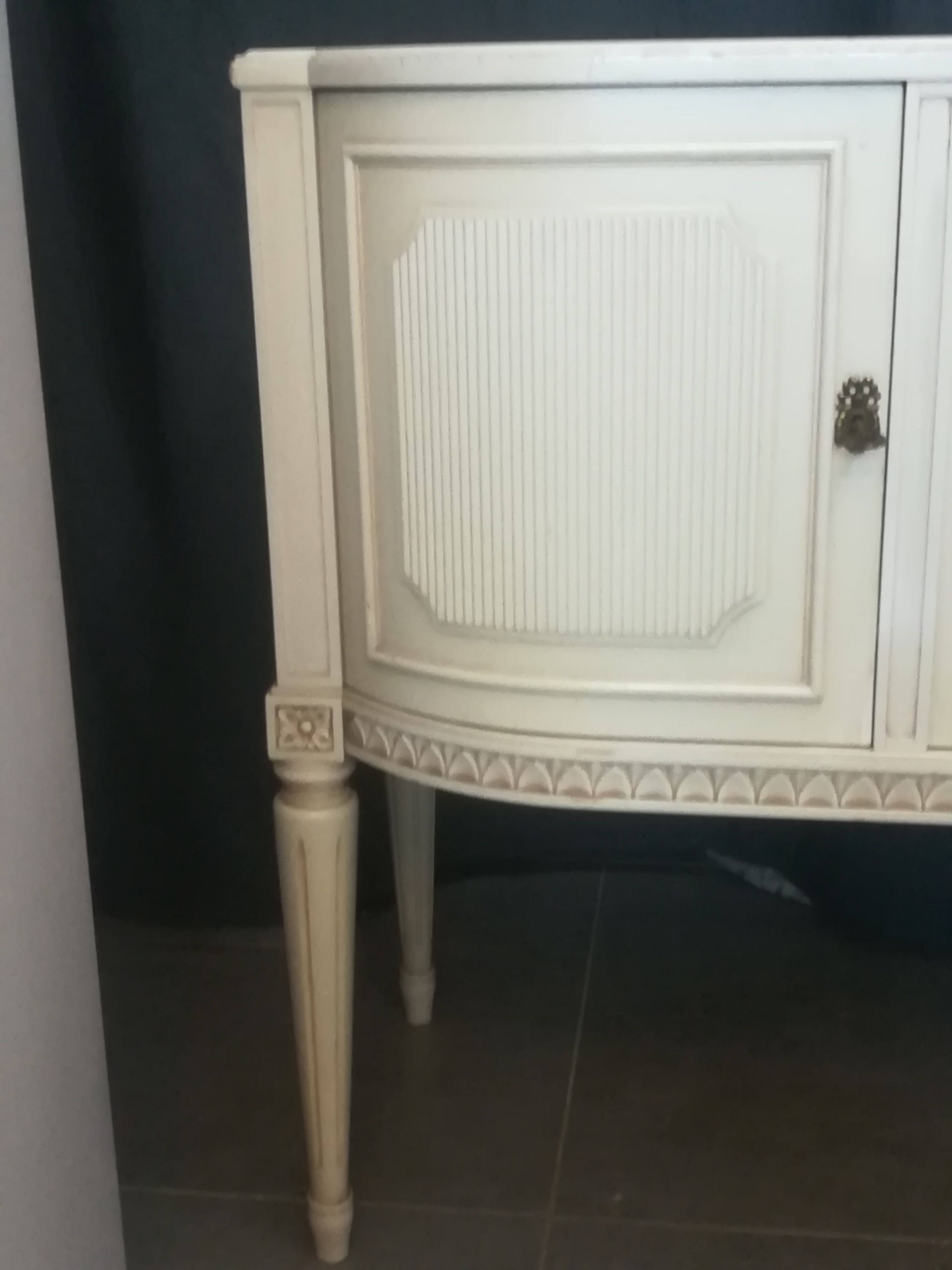 Enfilade style Louis XVI lacquered cream