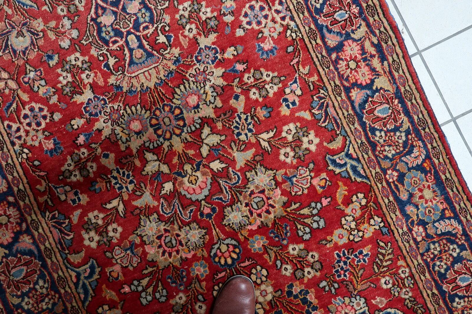 Handmade antique Persian Kashan rug 136cm x 201cm, 1910s