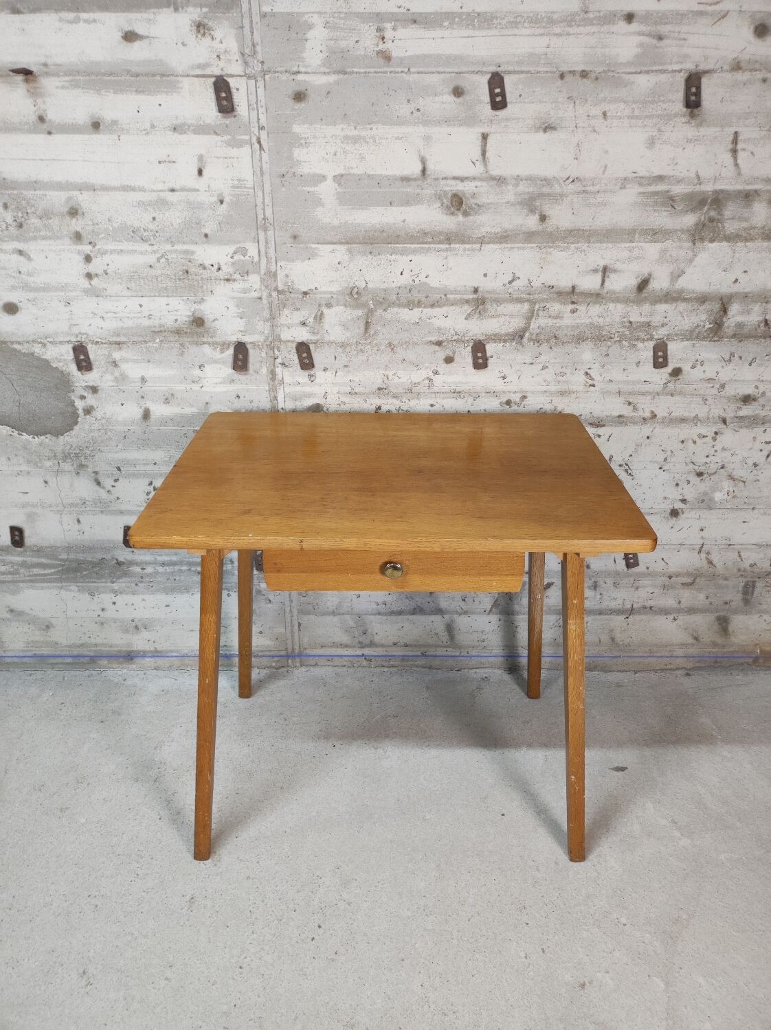 Bureau pieds compas