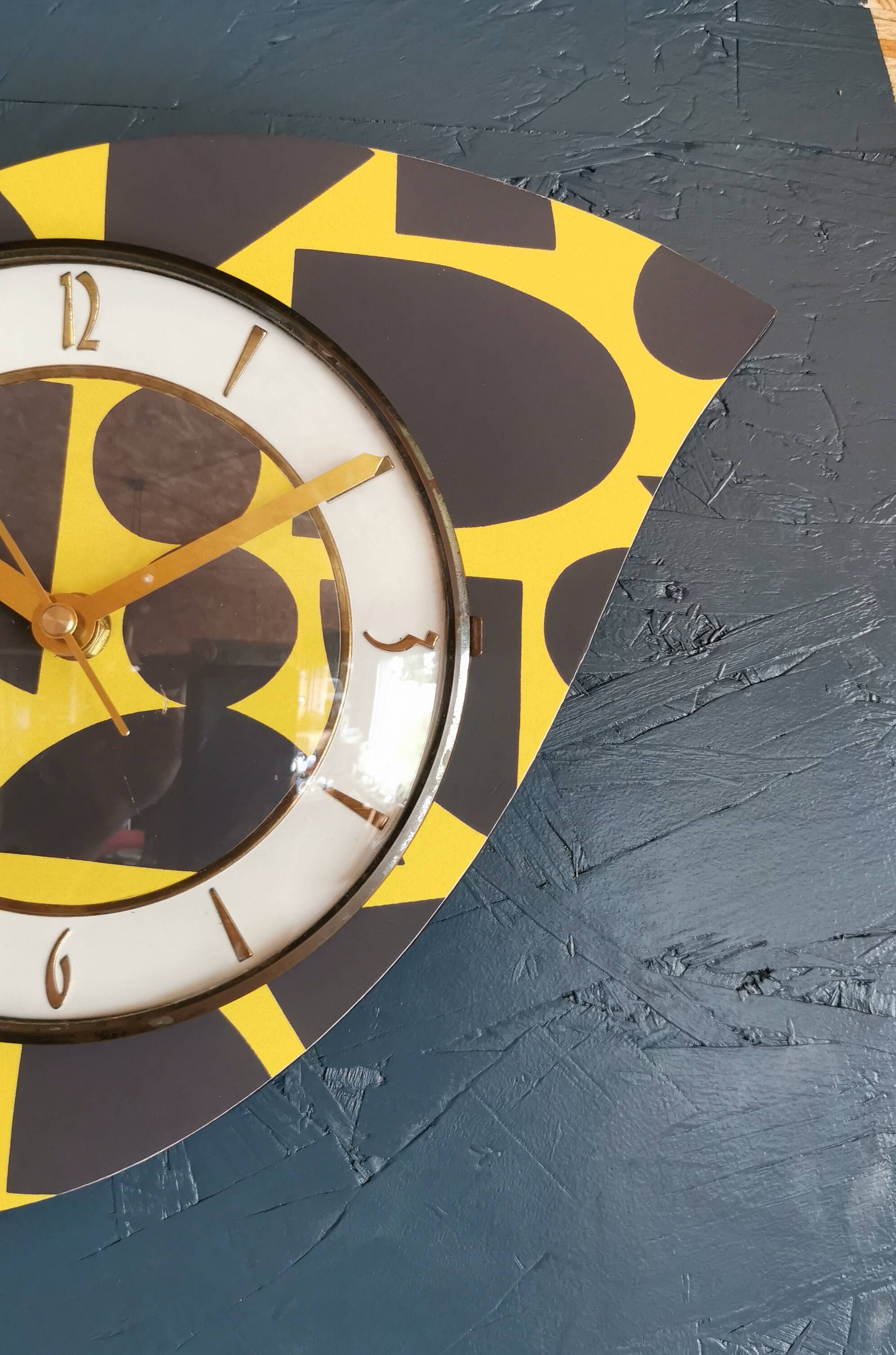 Vintage silent wall clock pendulum 60s "Anthracite yellow"