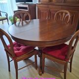 Round table in cherry wood
