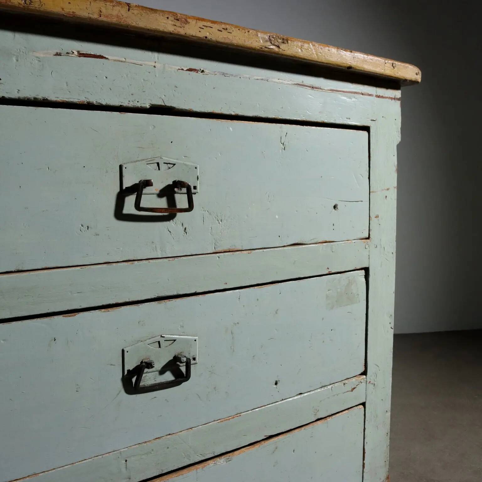 Commode vintage style industriel en sapin émaillé XX Century