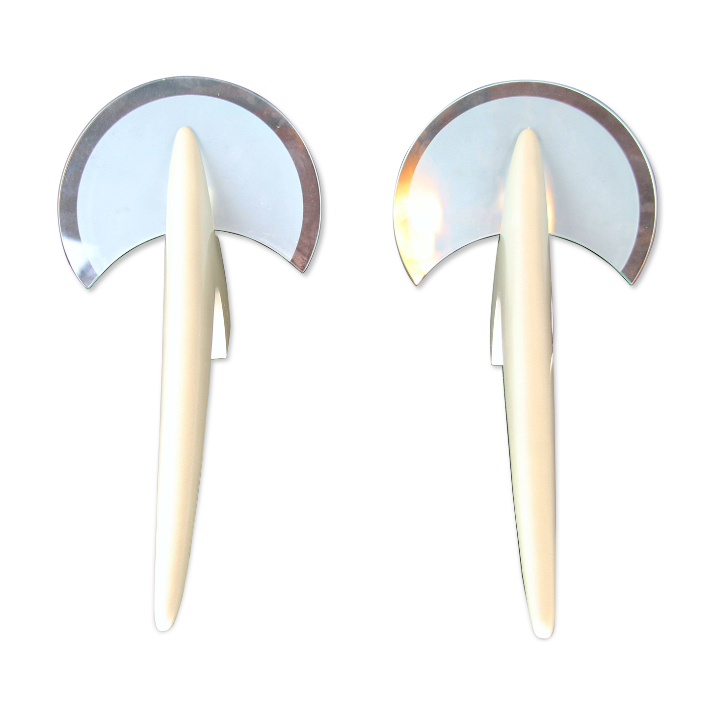 Metalarte - TallerUno by Joan Auger, Large pair of metal and glass wall lights