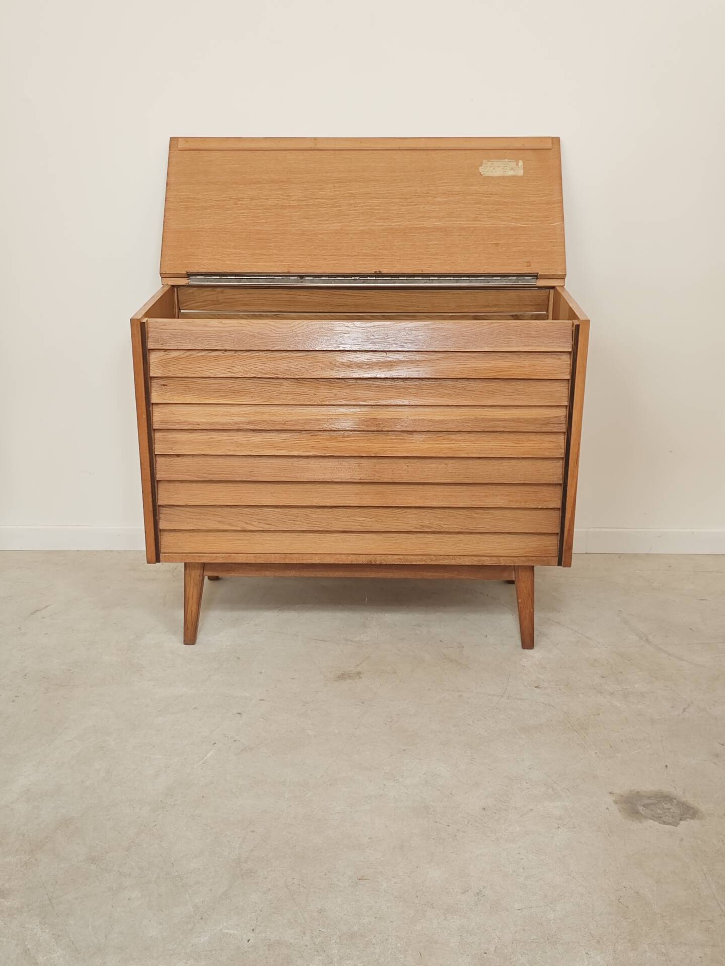 Coffre a linge ou coffre a jouet Tchèque par DREVOZPRACUJICI 1960
