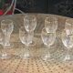 Lot compose de 8 verres a vin arc france, 5 grands et 2 moyens, verre transparent et liseré or