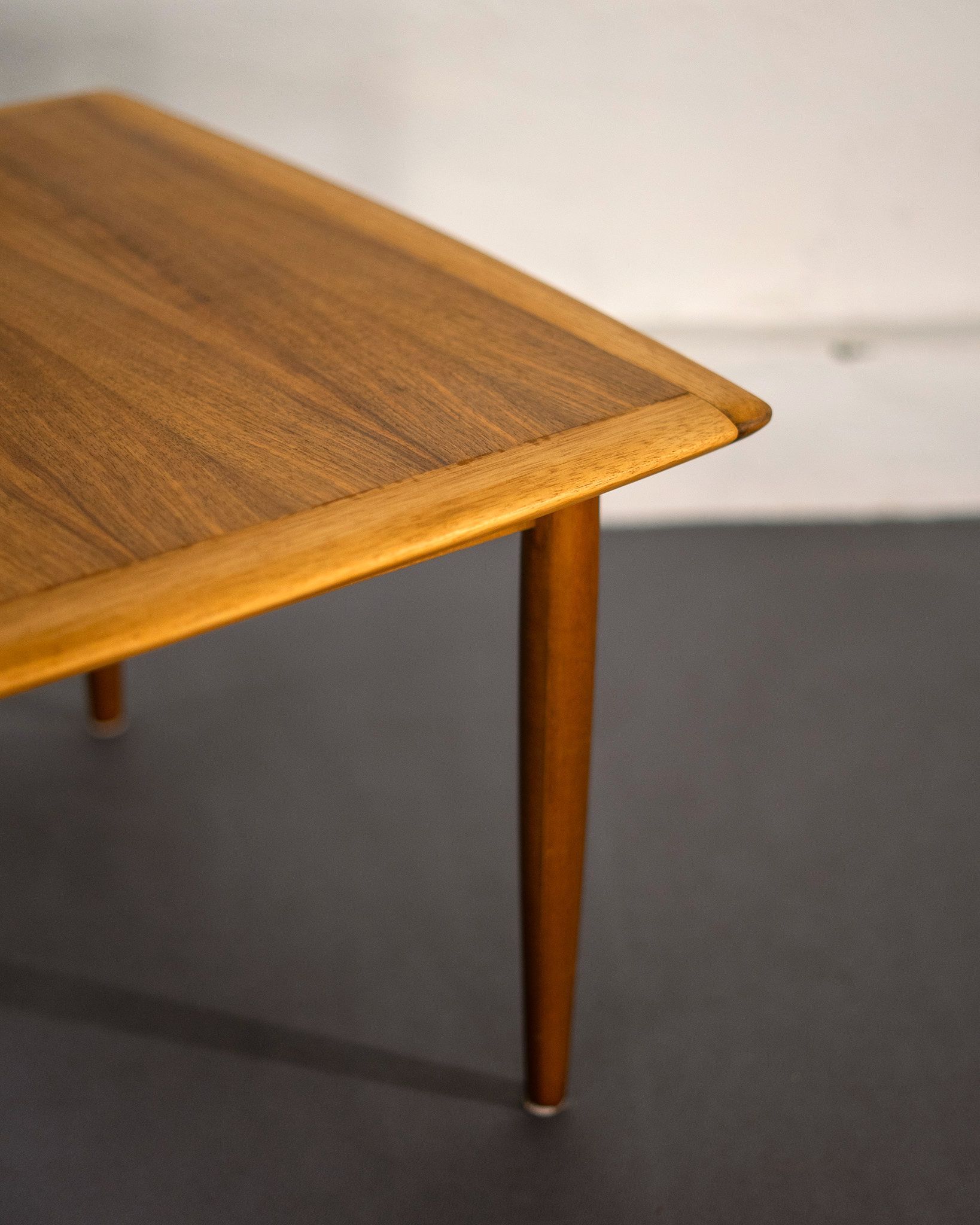 Table basse carrée de design allemand
