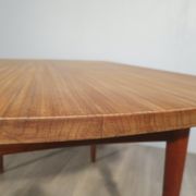 Table scandinave en teck massif des années 60