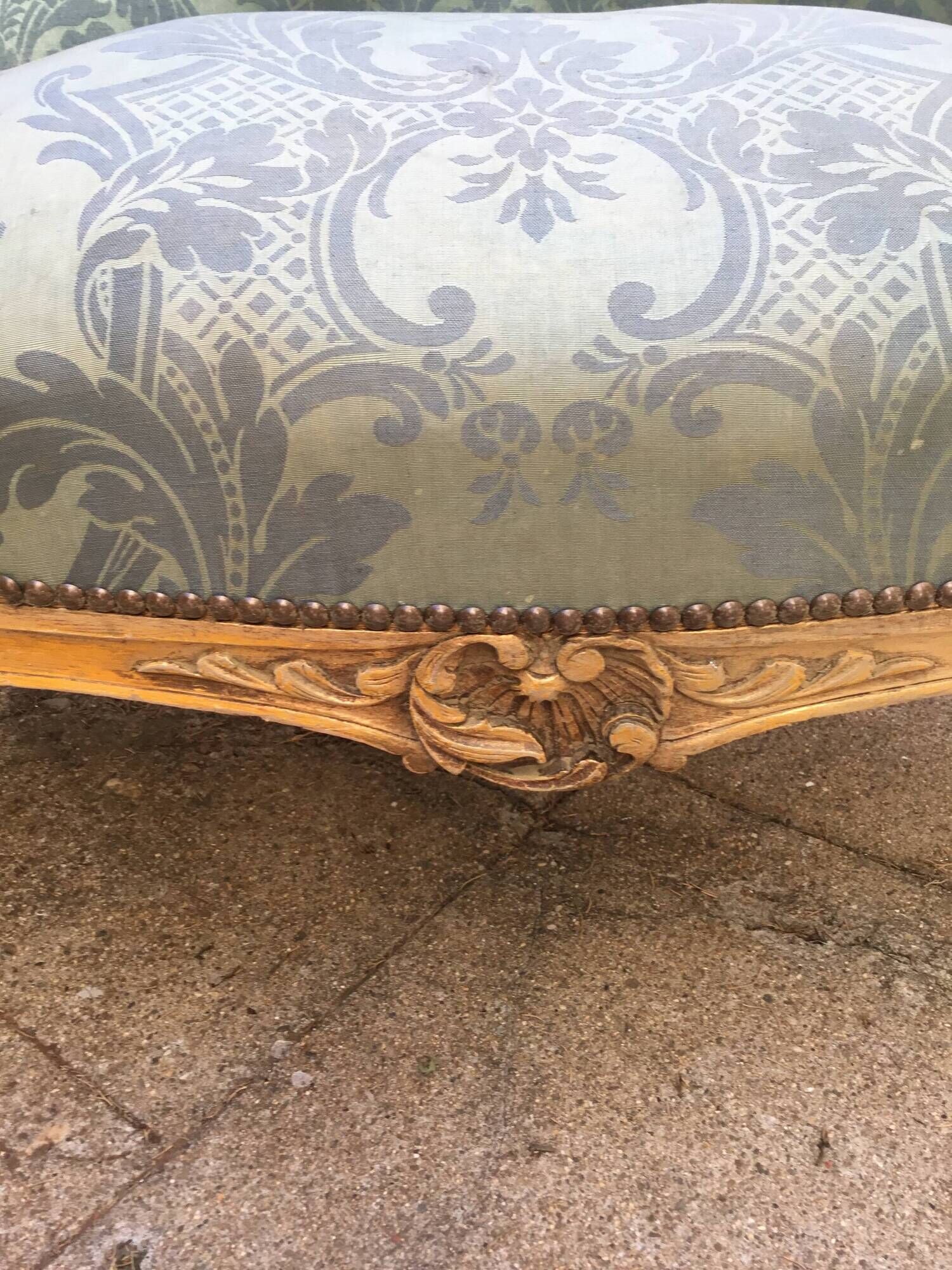 Wooden canapé, natural, formerly gilded in the Louis XV style.