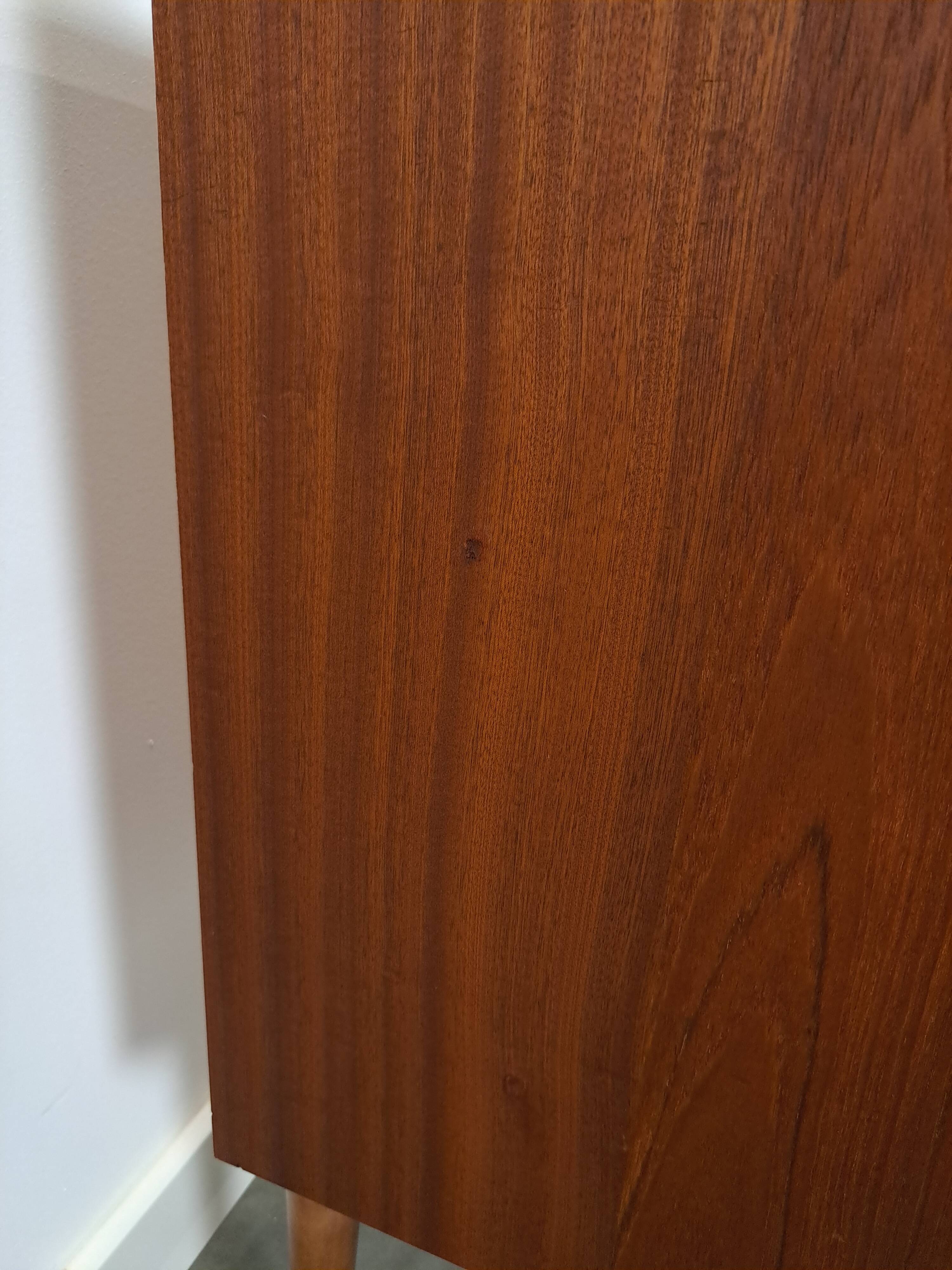 Teak fineer kastje met lades, nr. 2