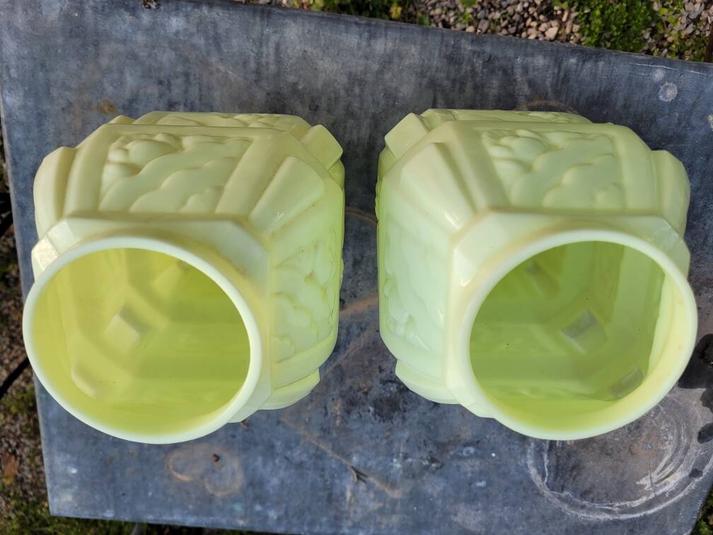 2 art deco vases