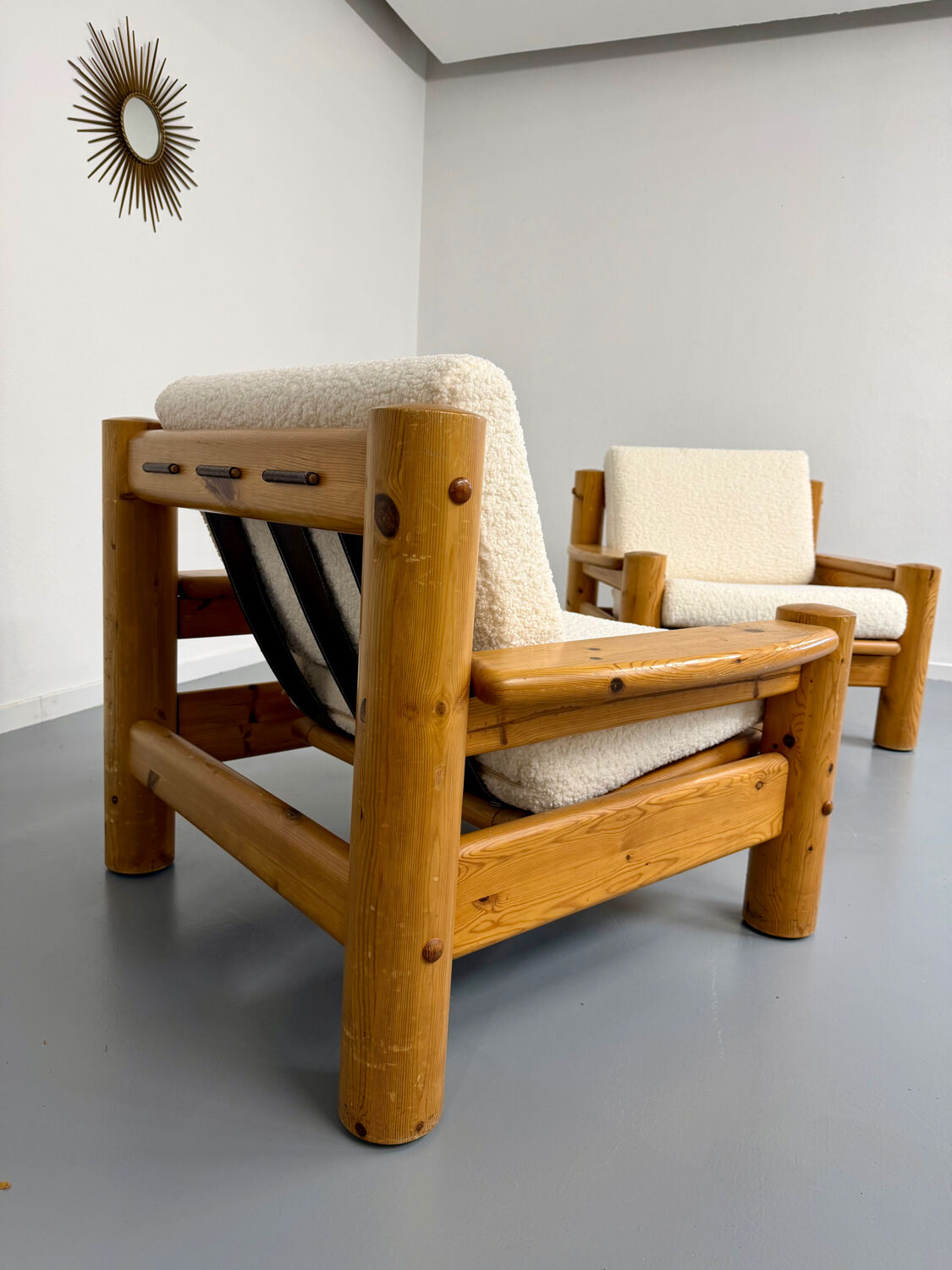 Set of 2 armchairs in solid pine with boucle fabric, 1970s Scandinavian design.