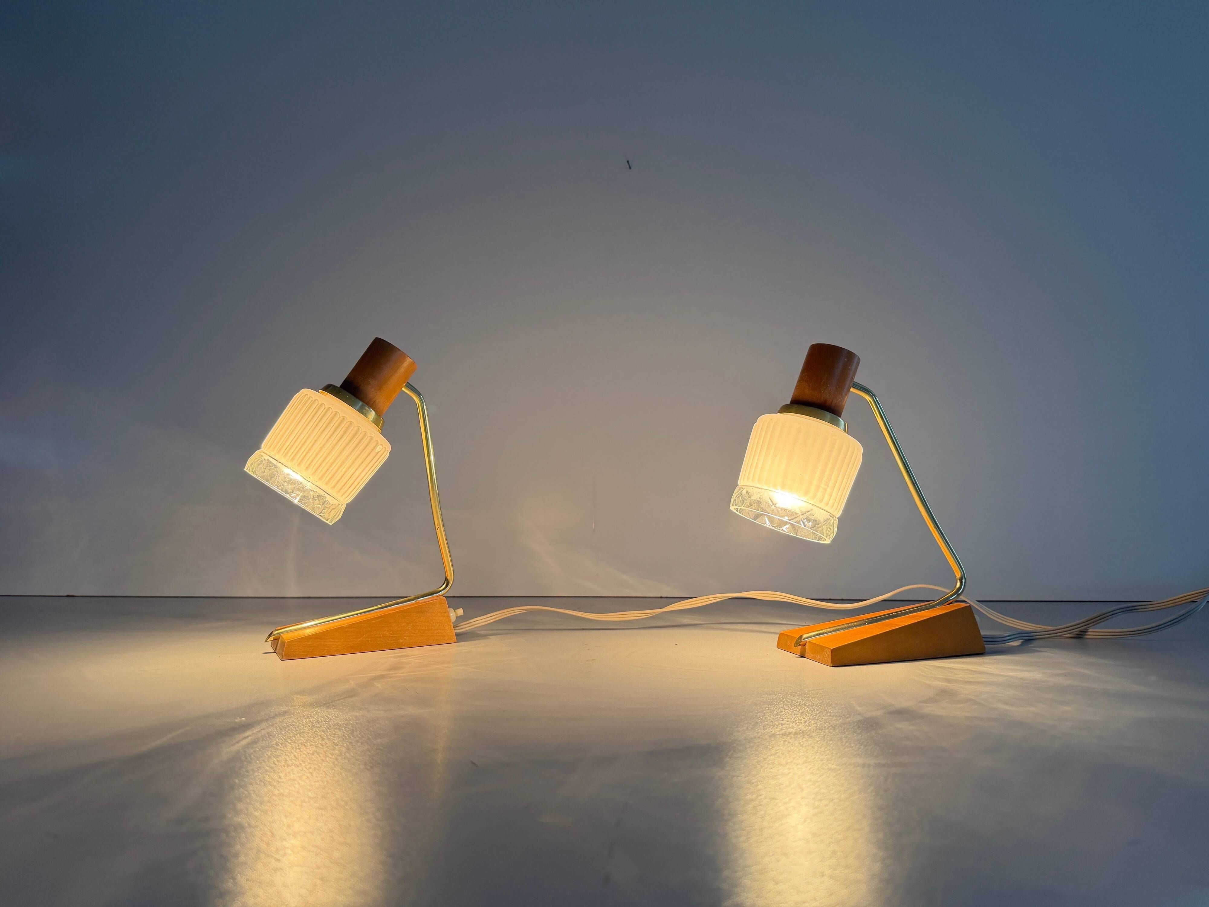 Pair of bedside lamps in brass and wood from the mid-century, 1960, Germany.