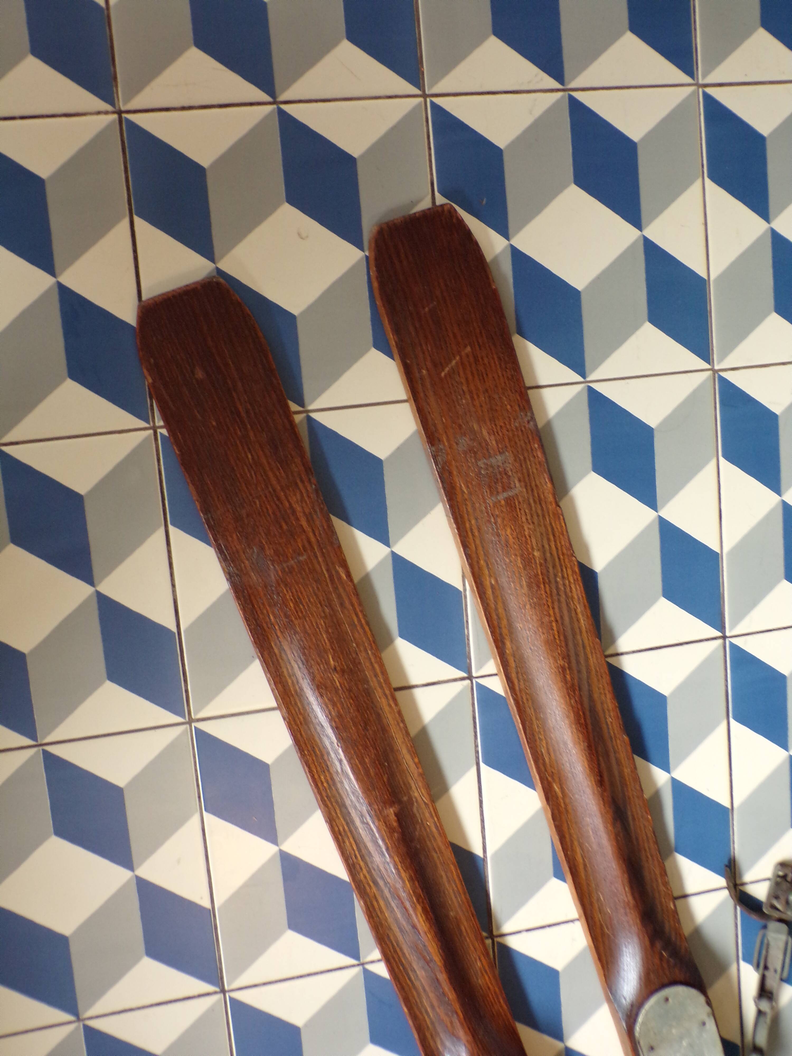 Paire skis anciens en bois 198cm