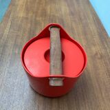 Red enamelled cast iron pot in mid-century style with teak handle by Timo Sarpaneva for Rosenlew of Finland, 1960s.
