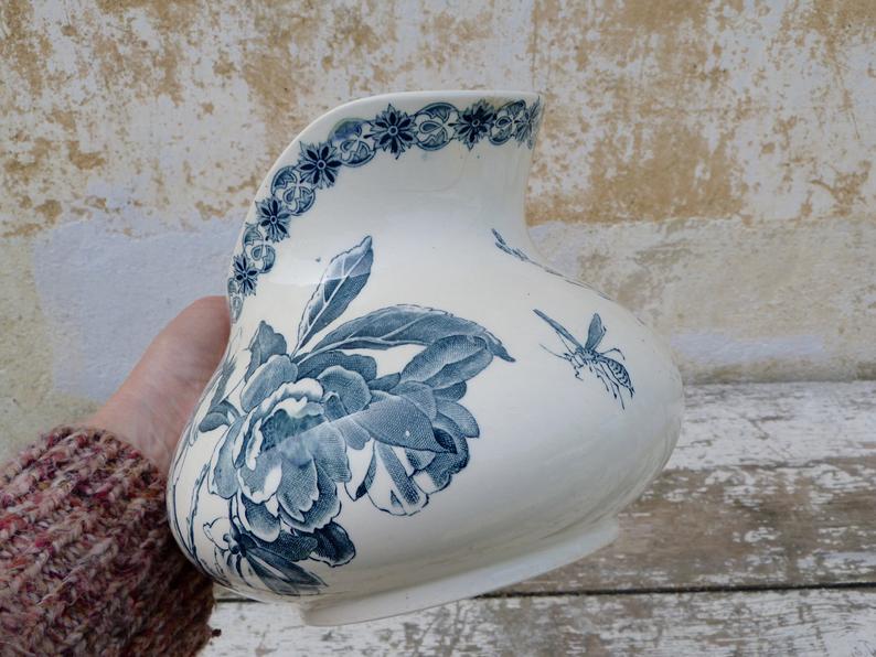 Jug in faience motifs flowers and insects