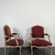 Paire de fauteuils cabriolets rouges de style Louis XV