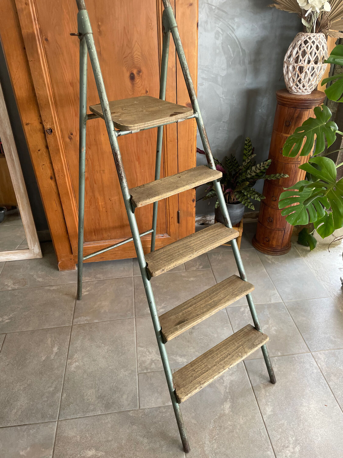 Ancient painter's stepladder