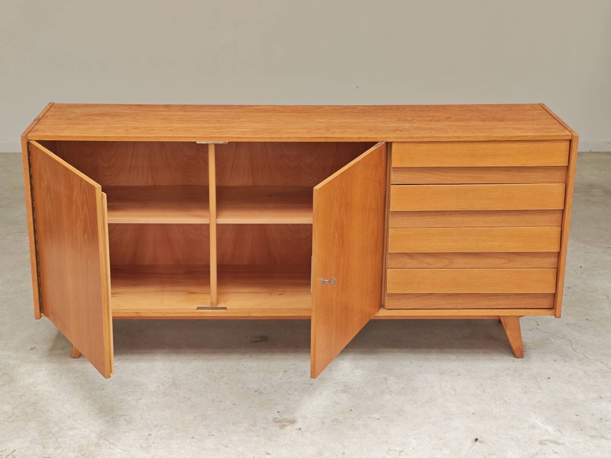 Enfilade U460 wood by Jiri Jiroutek for Intérier Praha