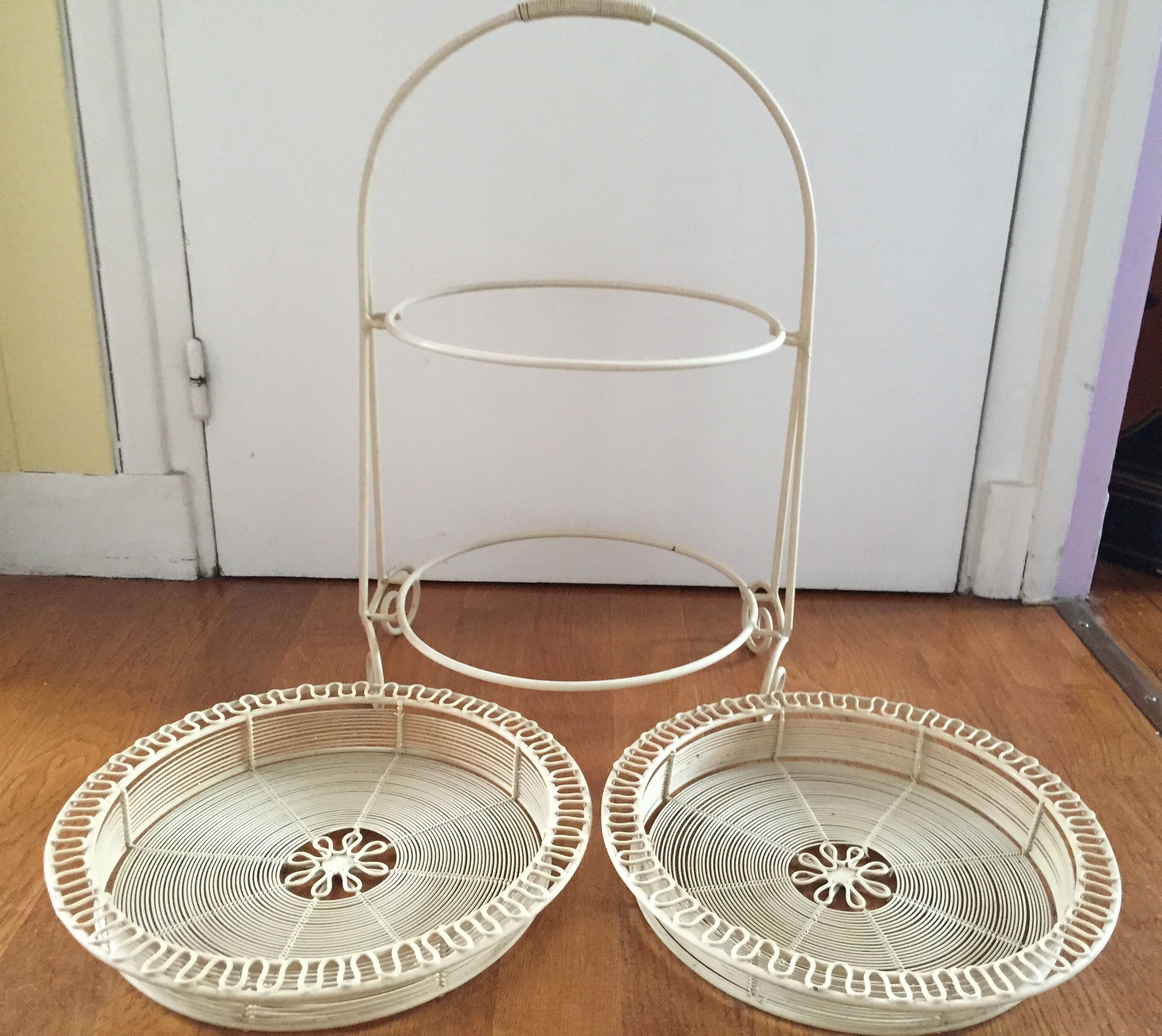 Corbeille à deux plateaux amovibles