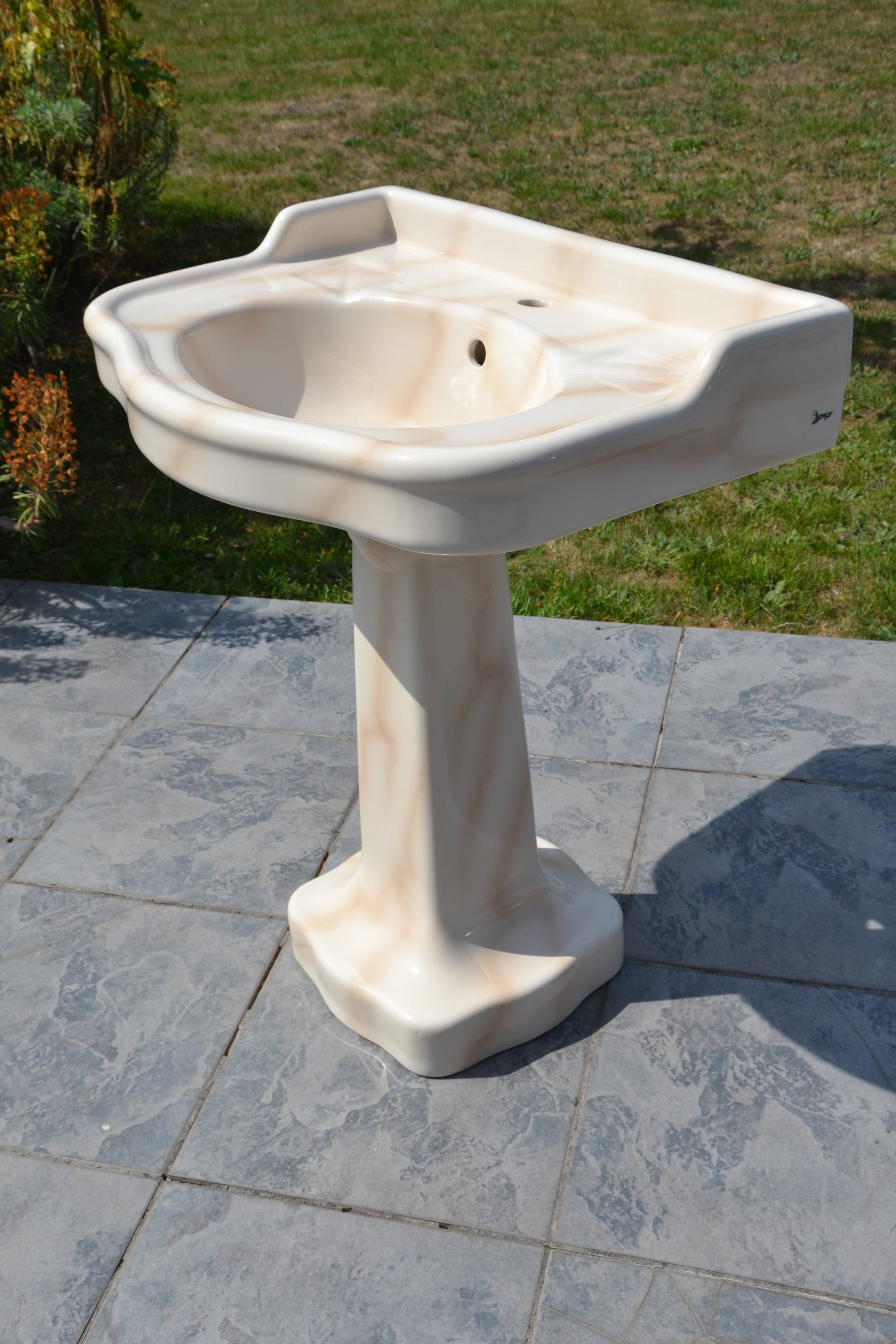 lavabo vintage en faïence émaillée des années 50