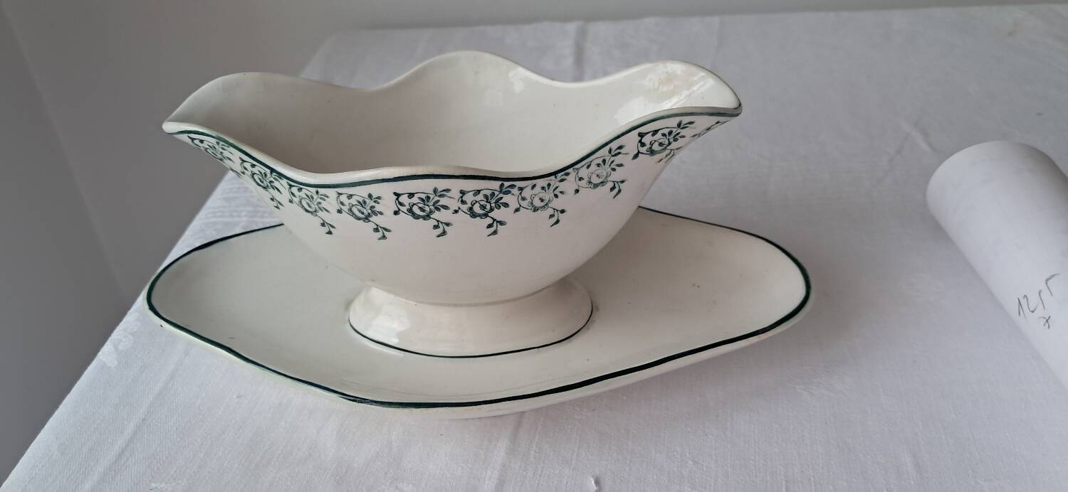 Iron clay sauceboat from Moulin des Loups No. 40. Vintage