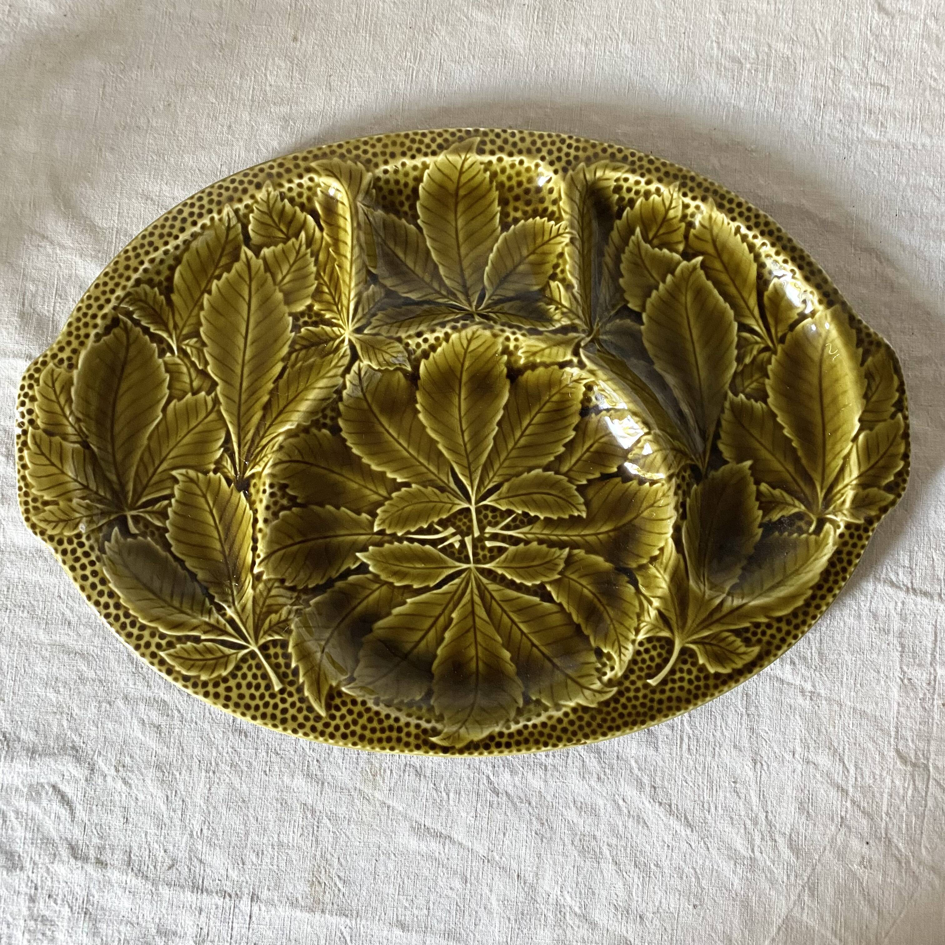 Plat serviteur en barbotine de Gien