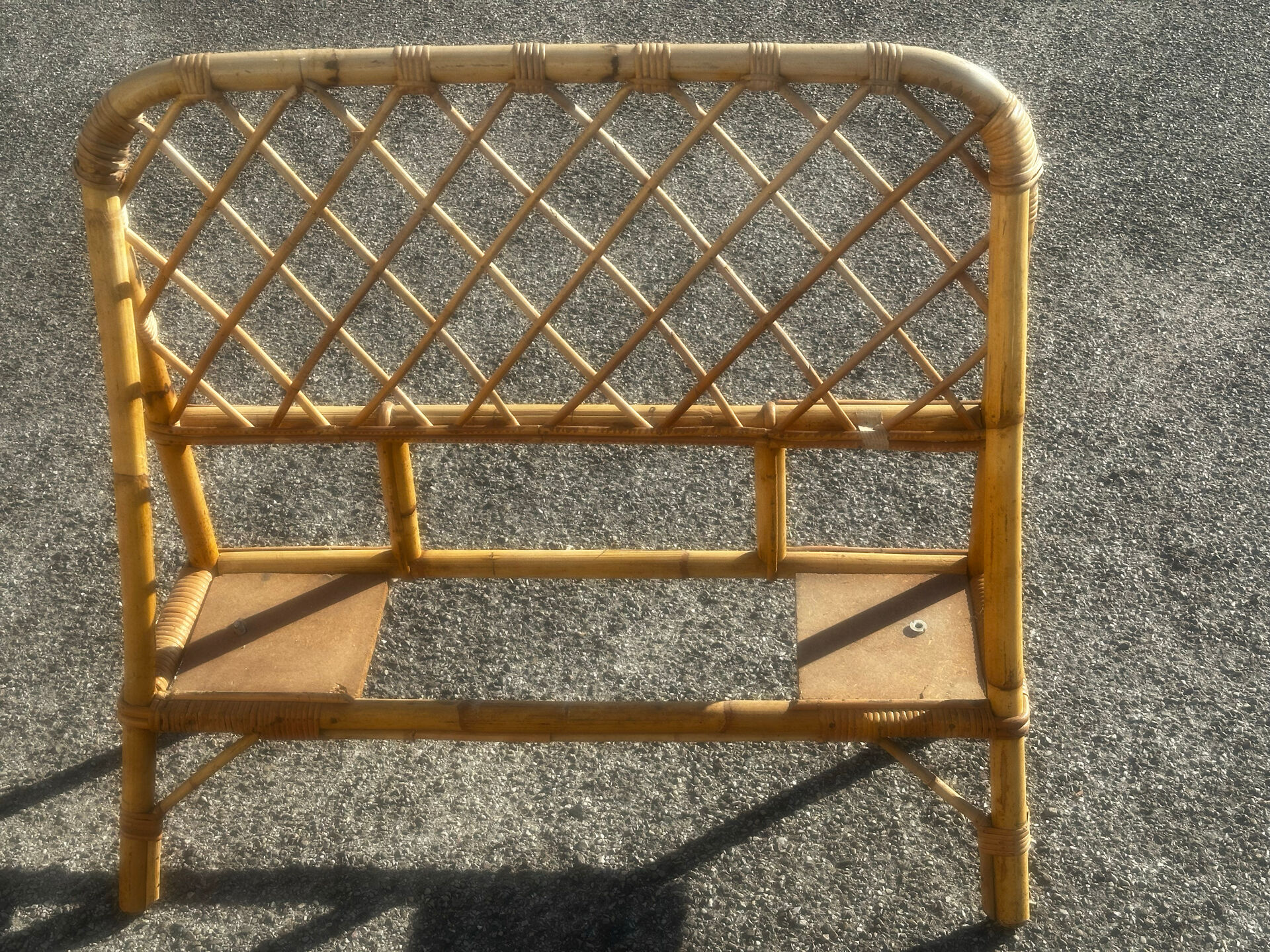 Pair of vintage single beds in rattan, 1970s.