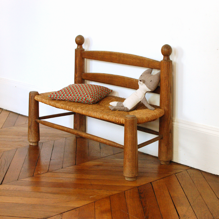 Banc ancien en bois brut enfant