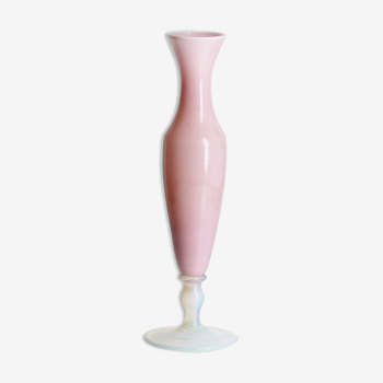 Vase en opaline rose