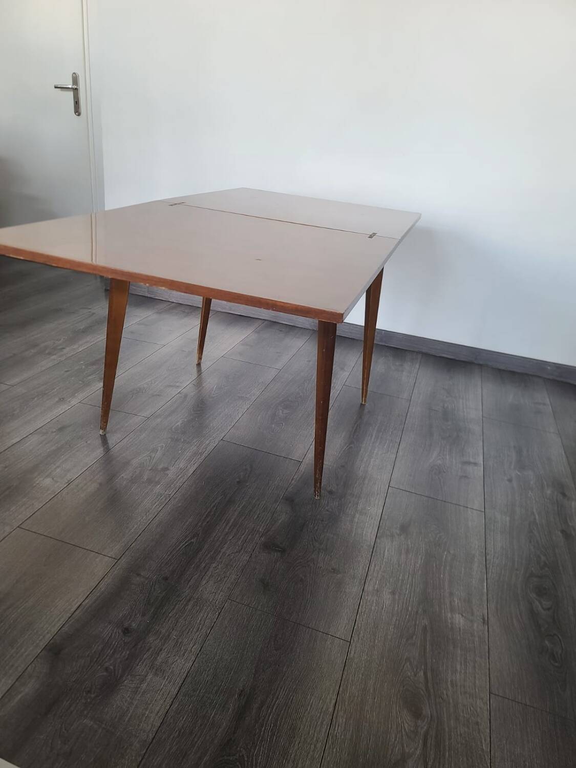 Vintage vitrified portfolio table