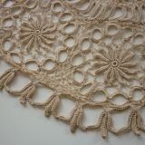 Napperon rond crocheté en coton grège