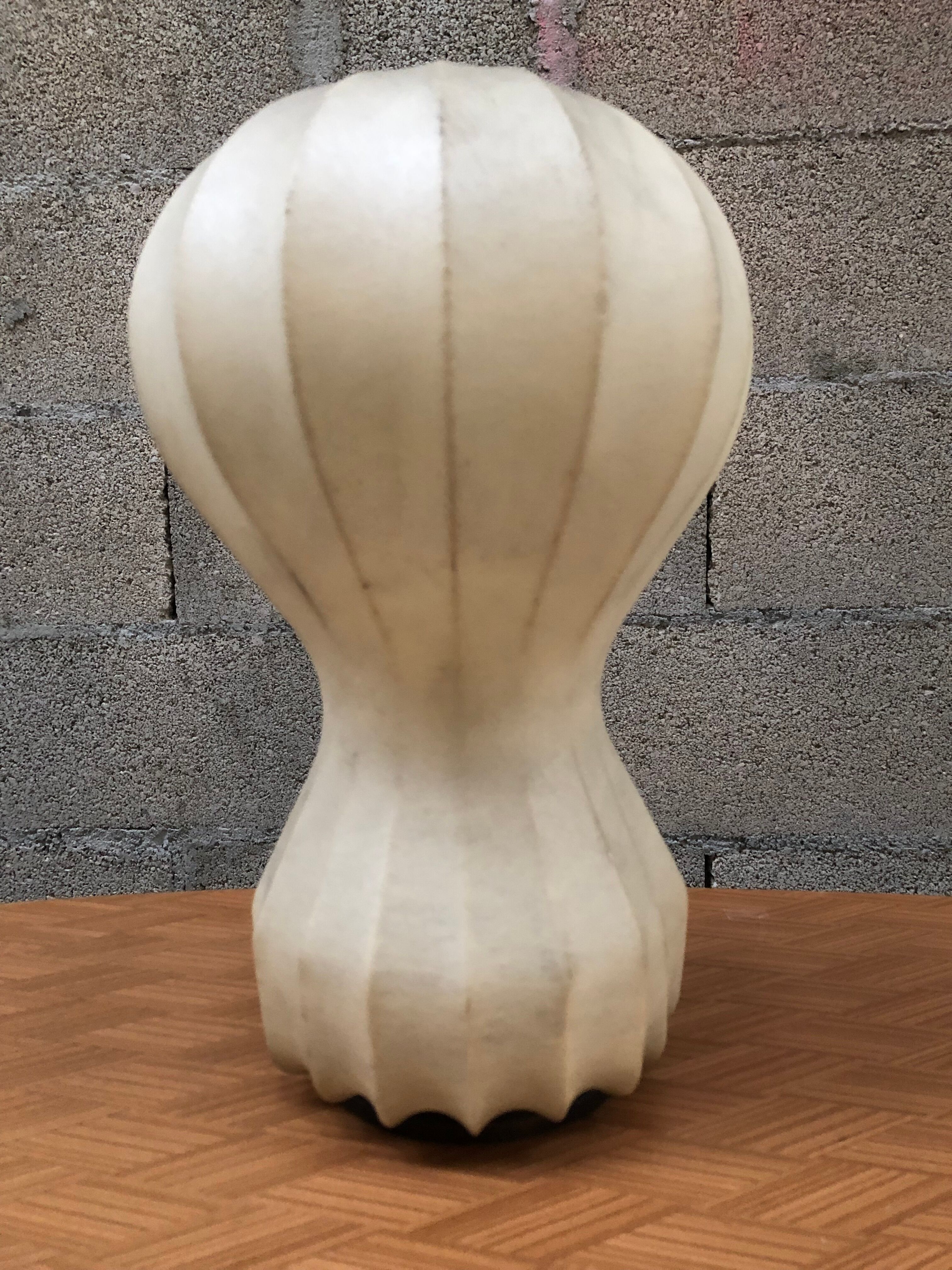 Cocoon lamp design Pier Giacomo and Achille Castiglioni, 1960
