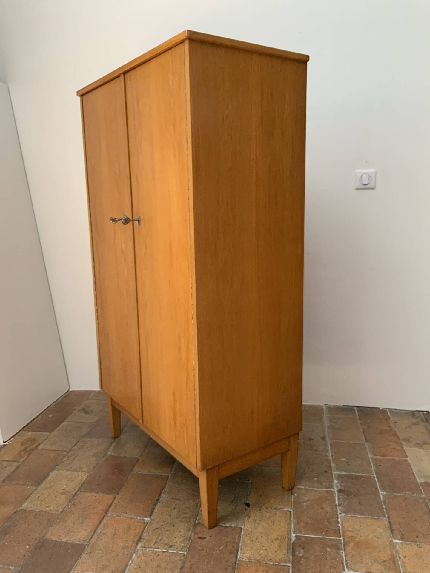 Armoire vintage