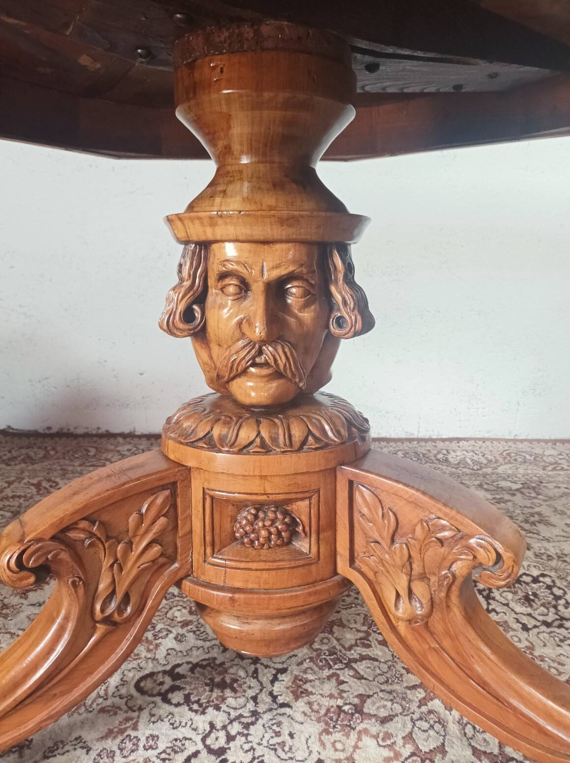 Napoleon III octagonal centre table in marquetry walnut.