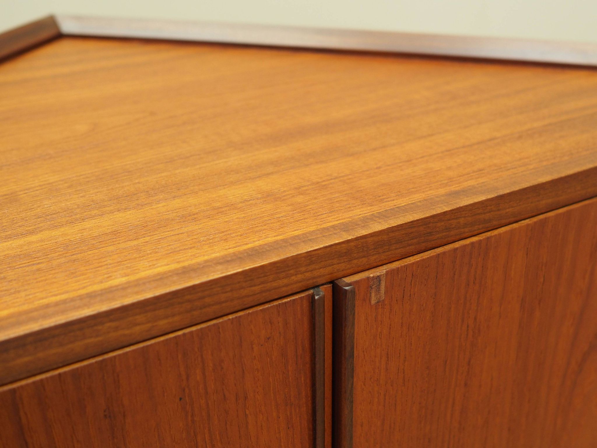Cabinet d'angle en teck, design danois, années 1970, production : Danemark