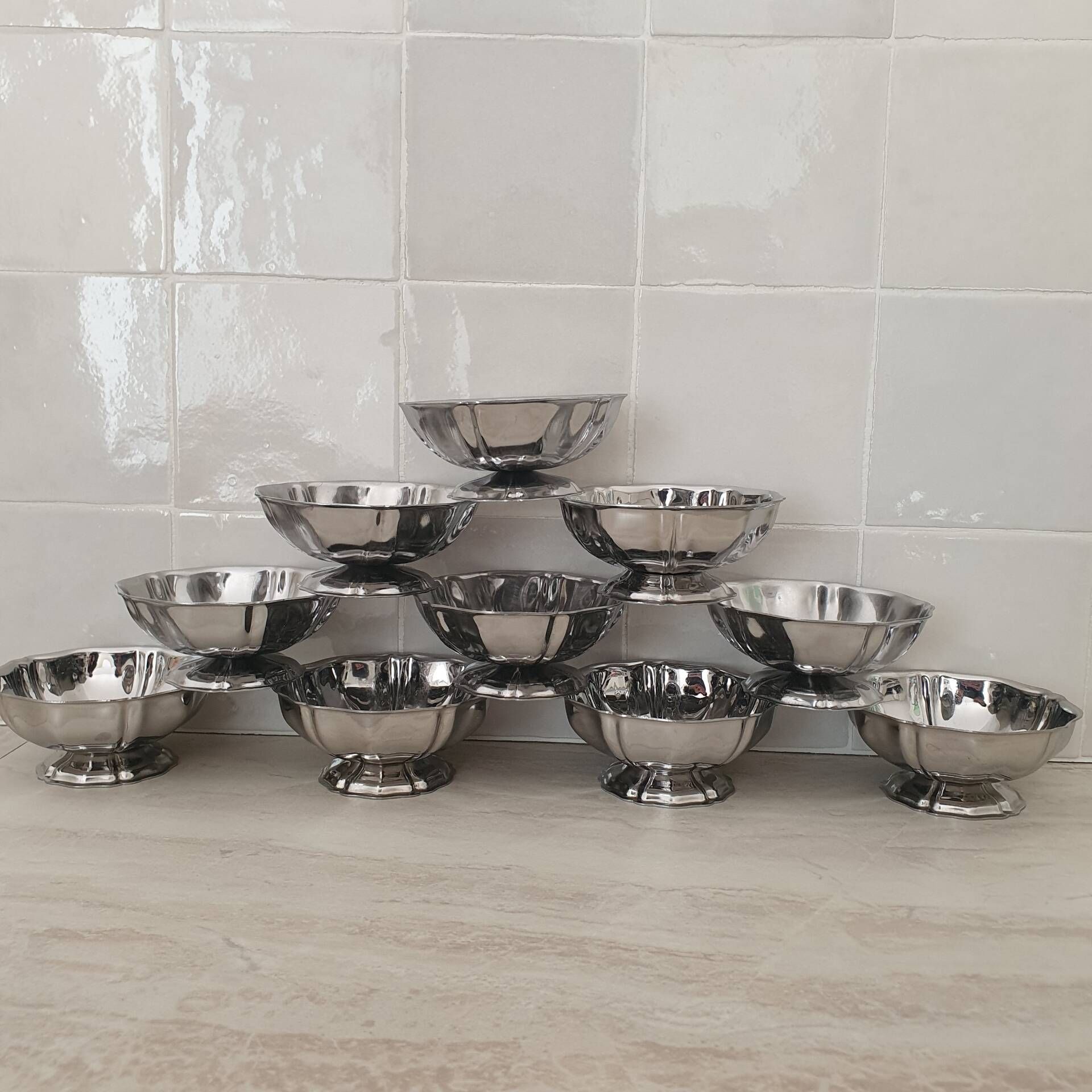 10 stainless steel dessert / ice cream bowls in Guy Degrenne style, flower shape.