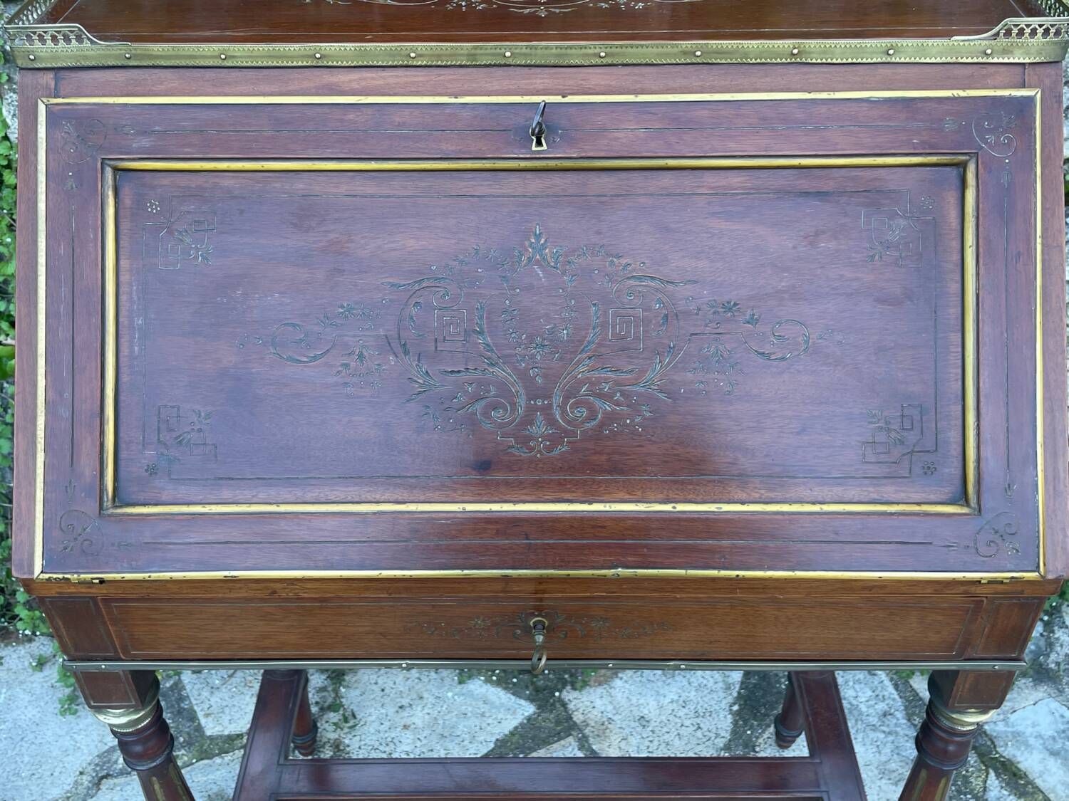 Small lady's secretary in mahogany and gilded brass from the Napoleon III period.