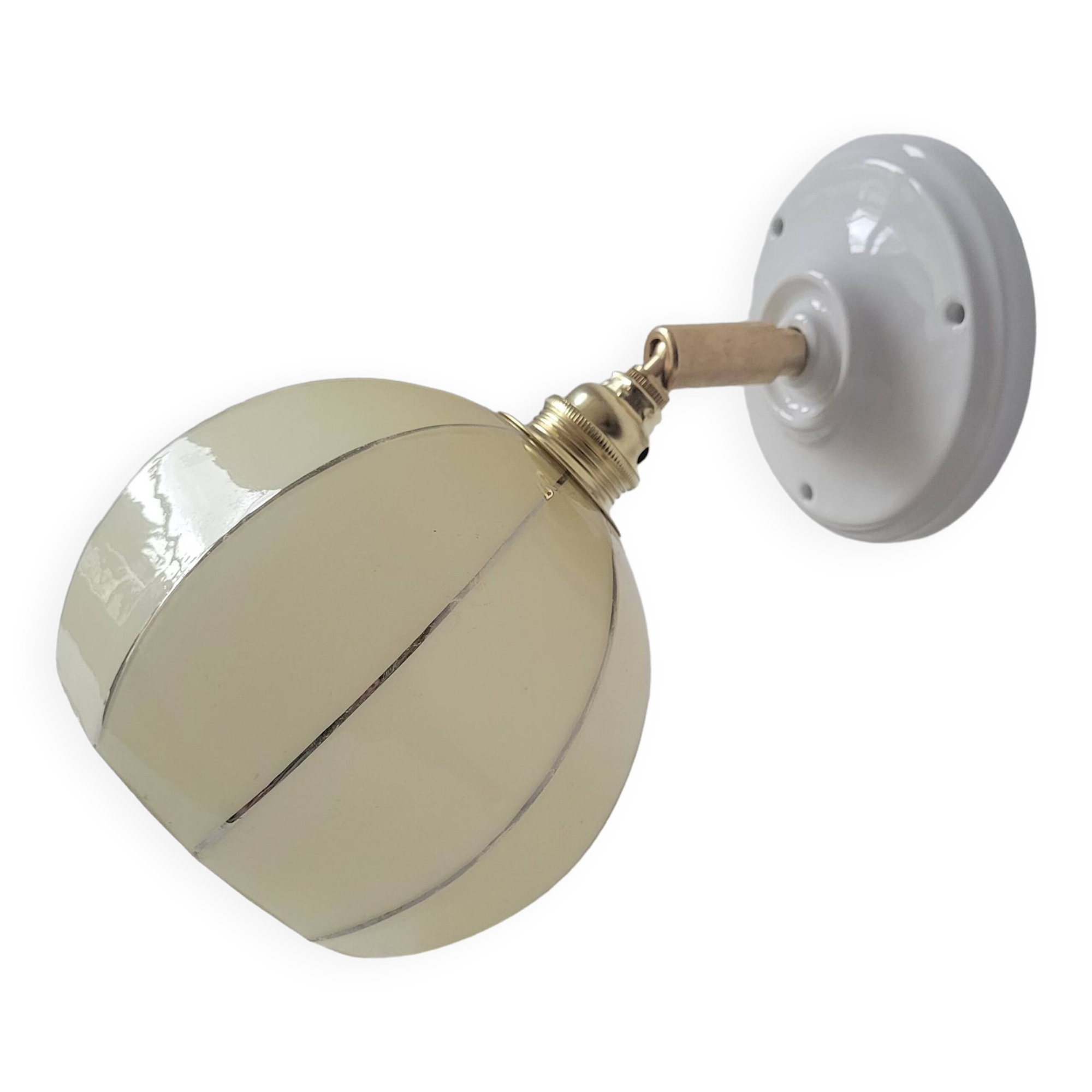 Wall lamp in opaline, brass and porcelain