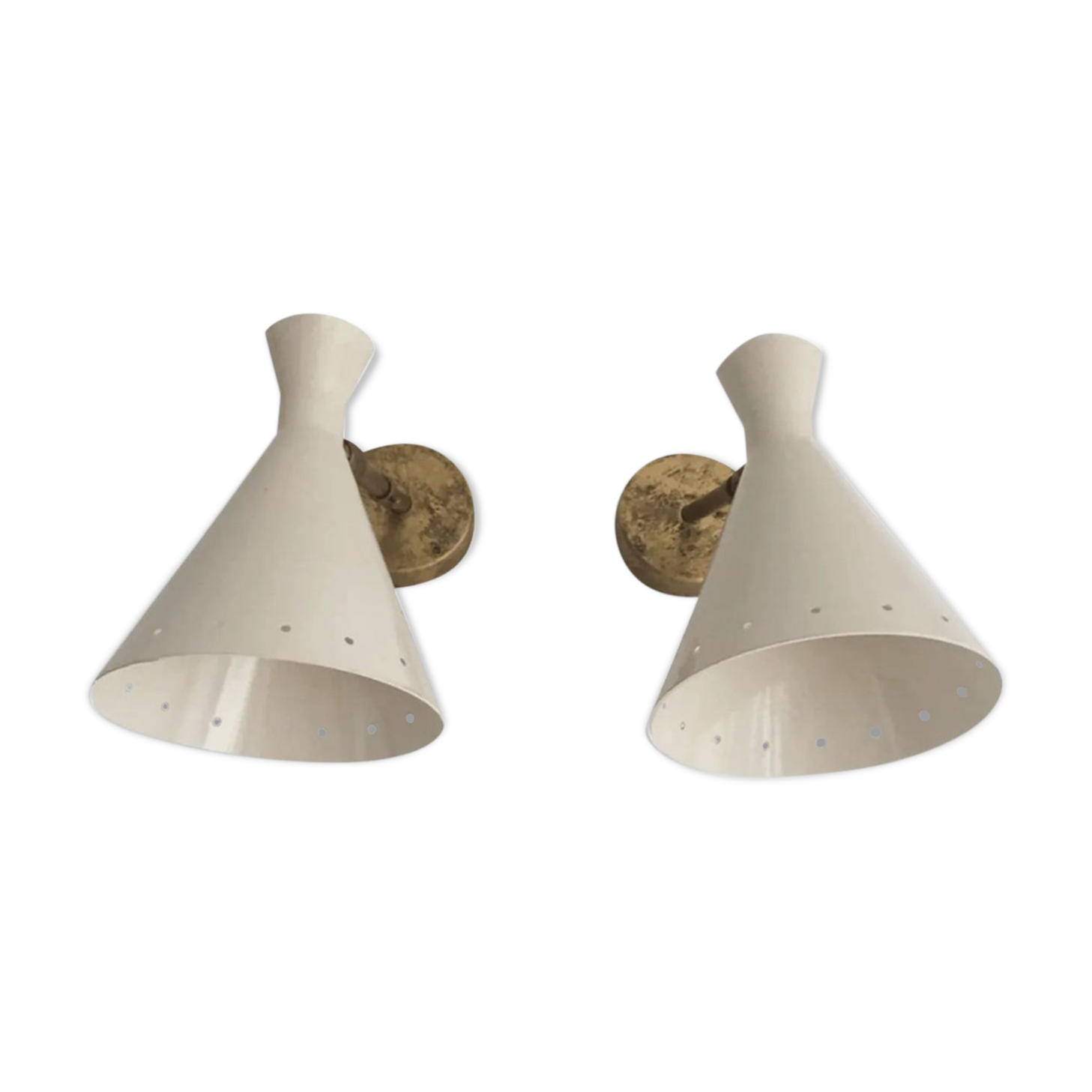 Apply in the style of Italian creations of the 50s