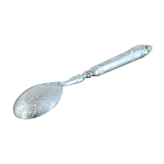 Sprinkler spoon, solid silver