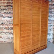 Meuble classeur trois rideaux en chêne années 50