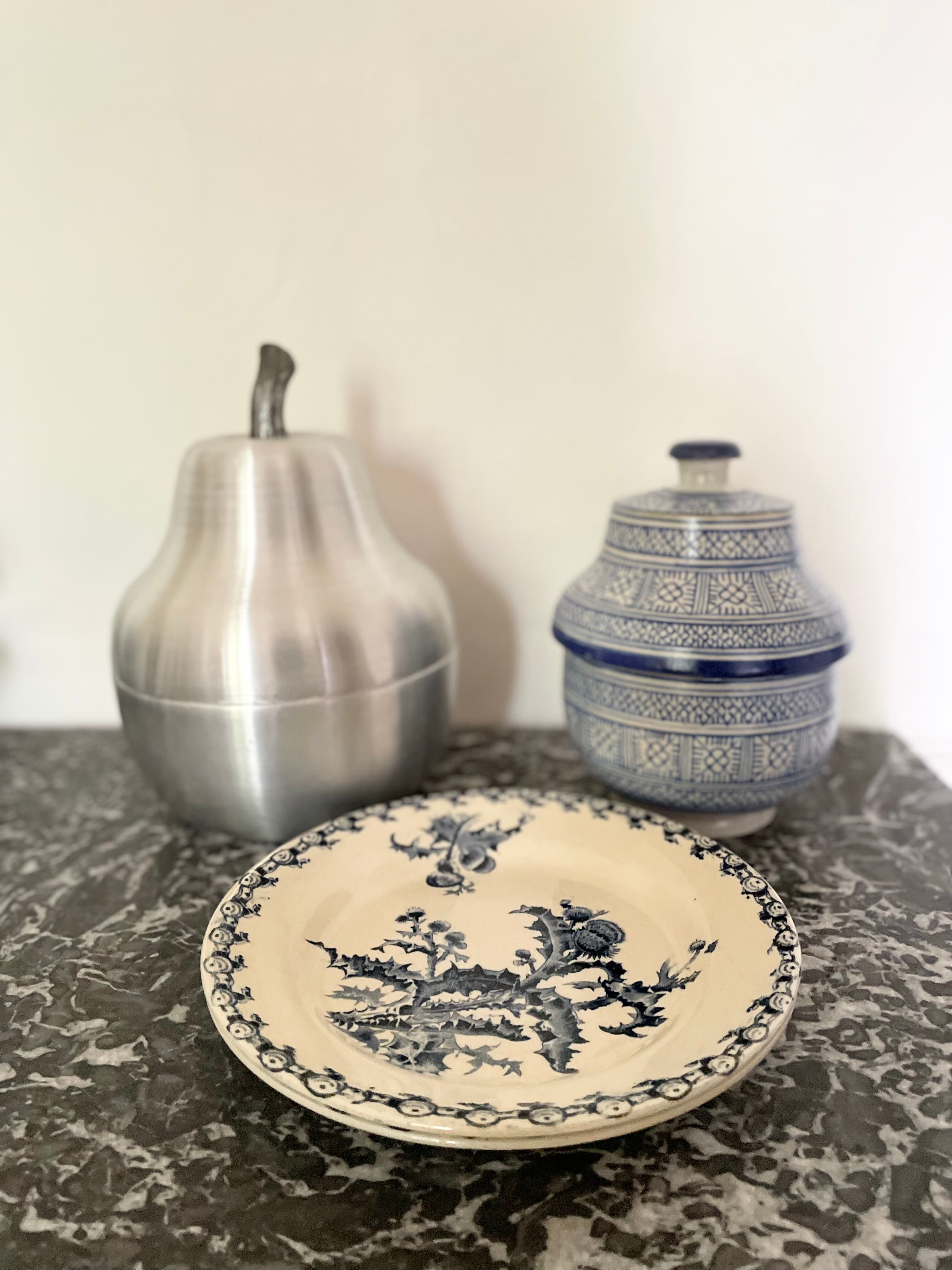 Flat plates Gien thistles