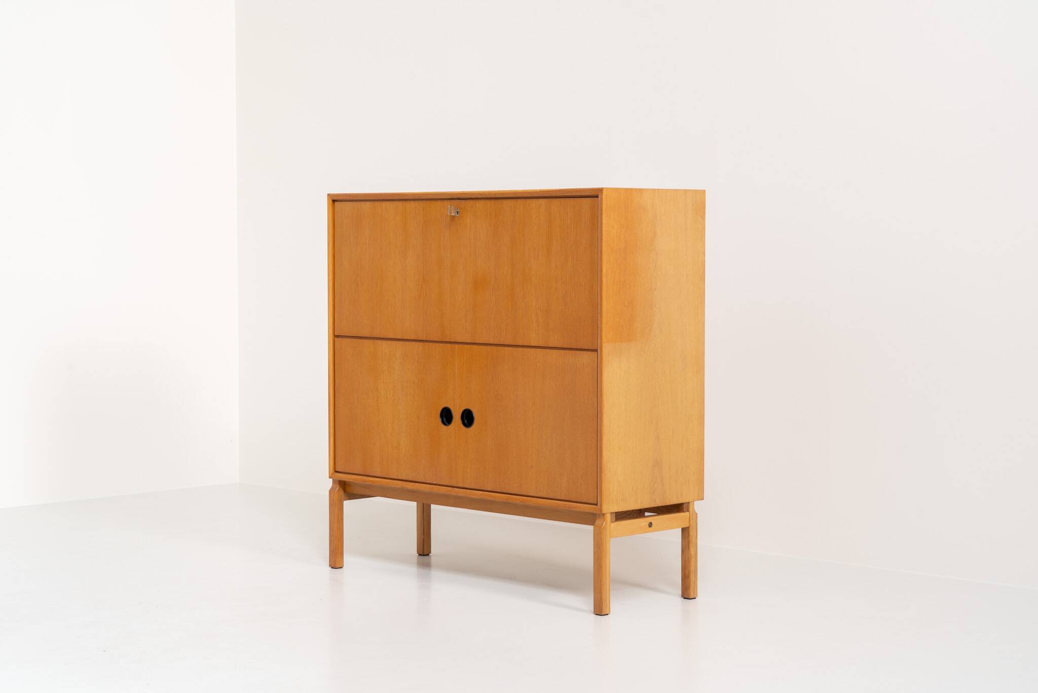 Première édition du cabinet MTP par Marian Grabinski pour IKEA