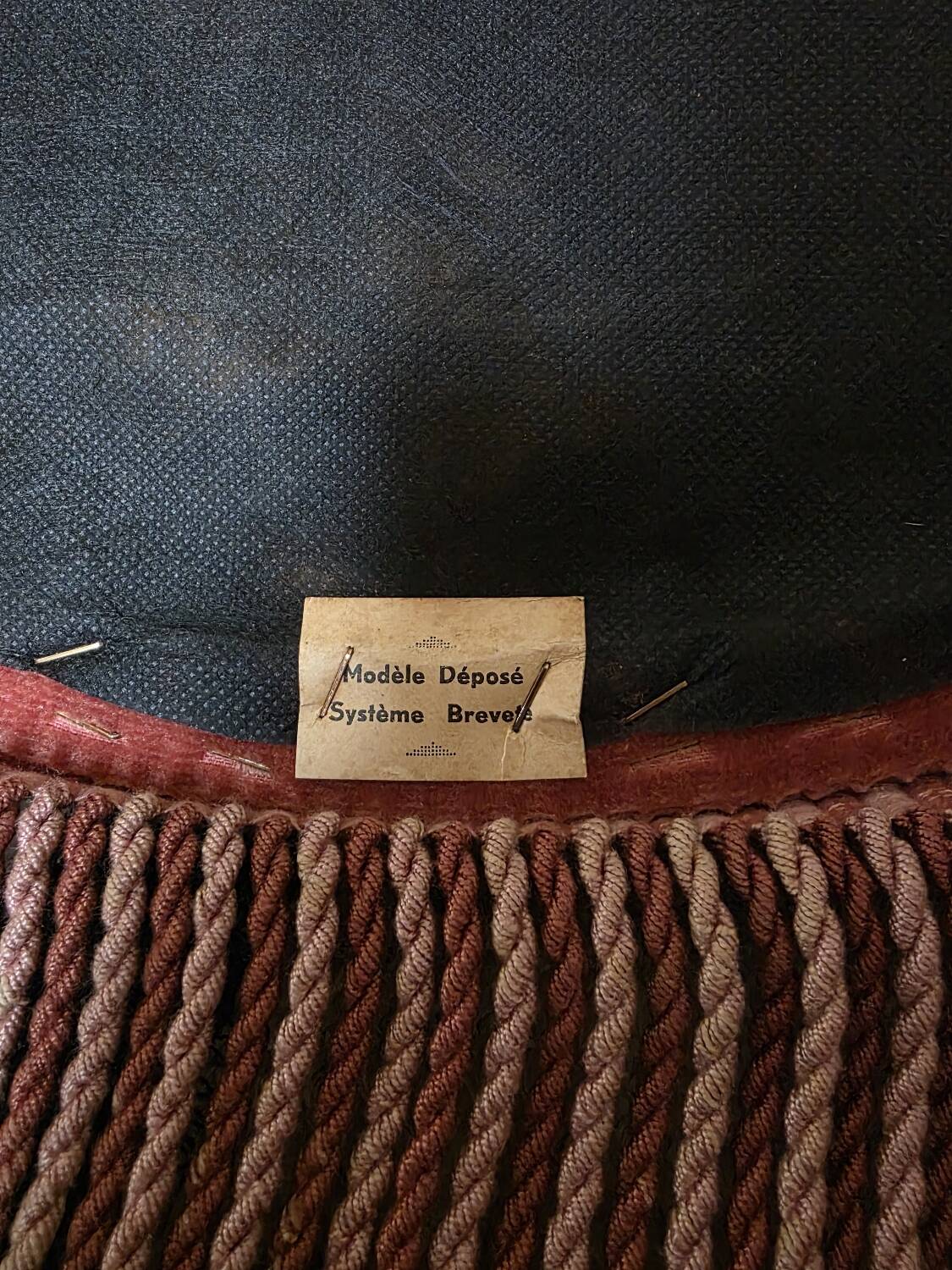 Fauteuil crapaud en velours vieux rose