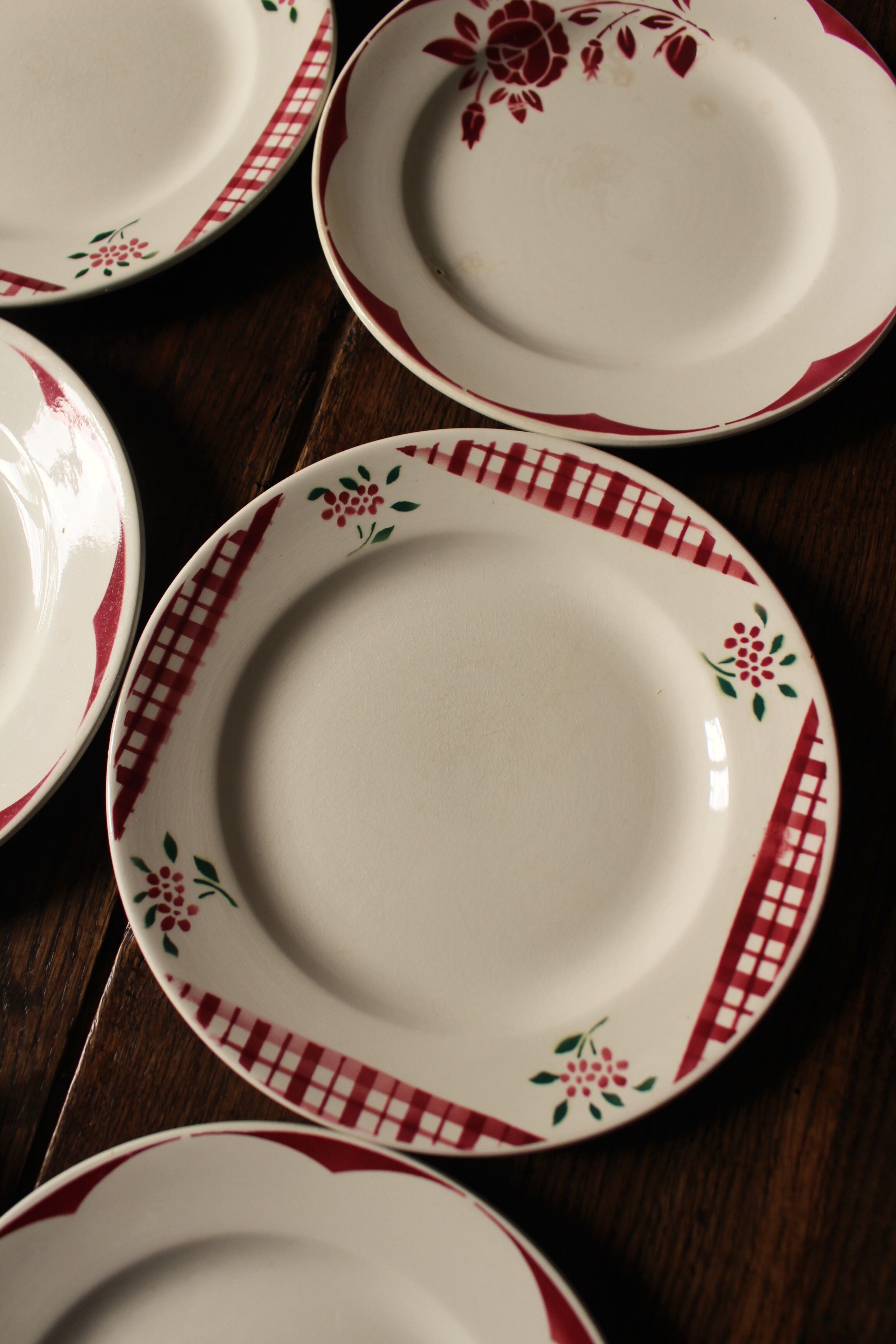 Lot 6 small mismatched plates Niger Corsica red Digoin Sarreguemines