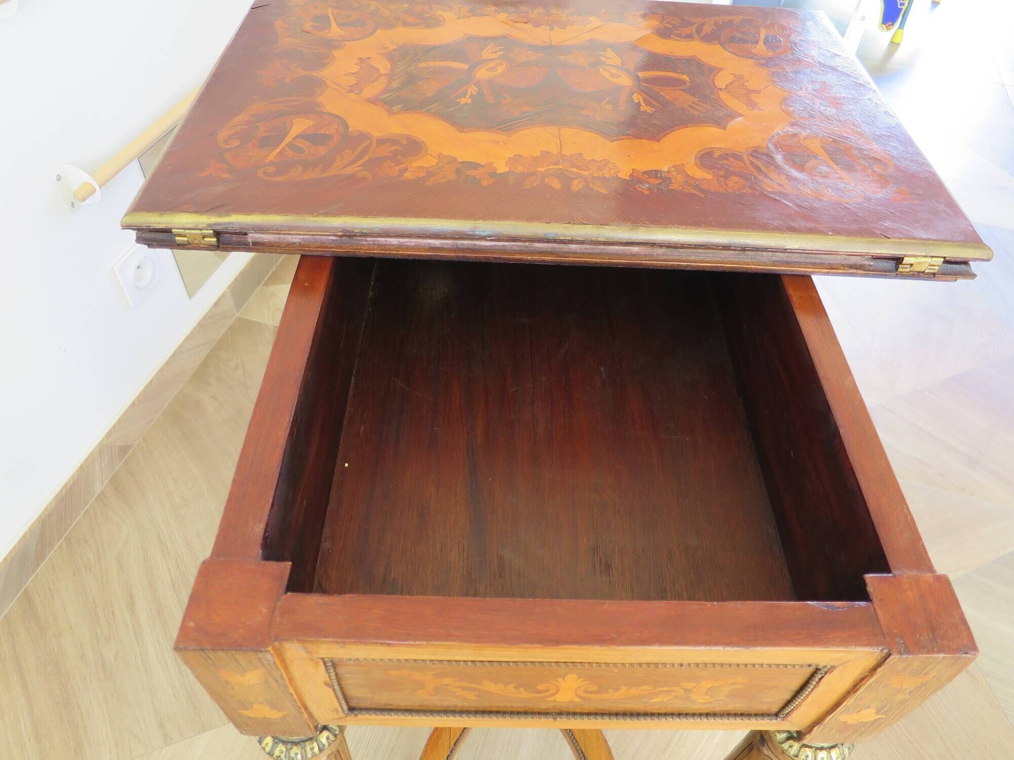 Rare - portfolio game table in marquetry and decorative bronze - Louis XVI style - Early 1900