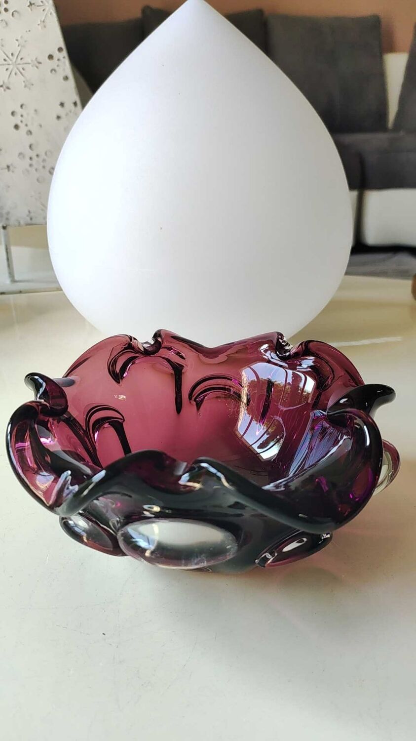 Empty pocket corolla/floral shape, in blown Murano Art glass. Vintage 70s. Purple tones